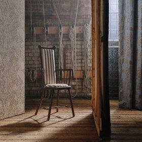 Tapetai Aurelia's Grail Madder / Parchment